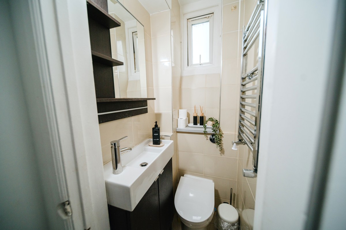 Bathroom, Miles Edgware 1